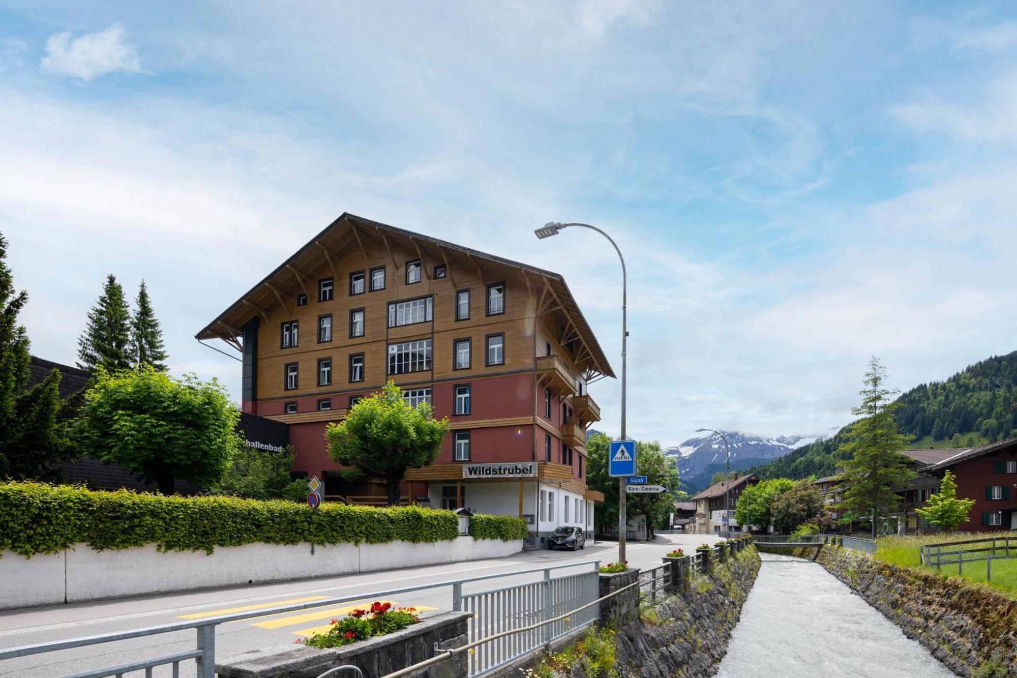 Sporthotel Wildstrubel Lenk Exteriör bild