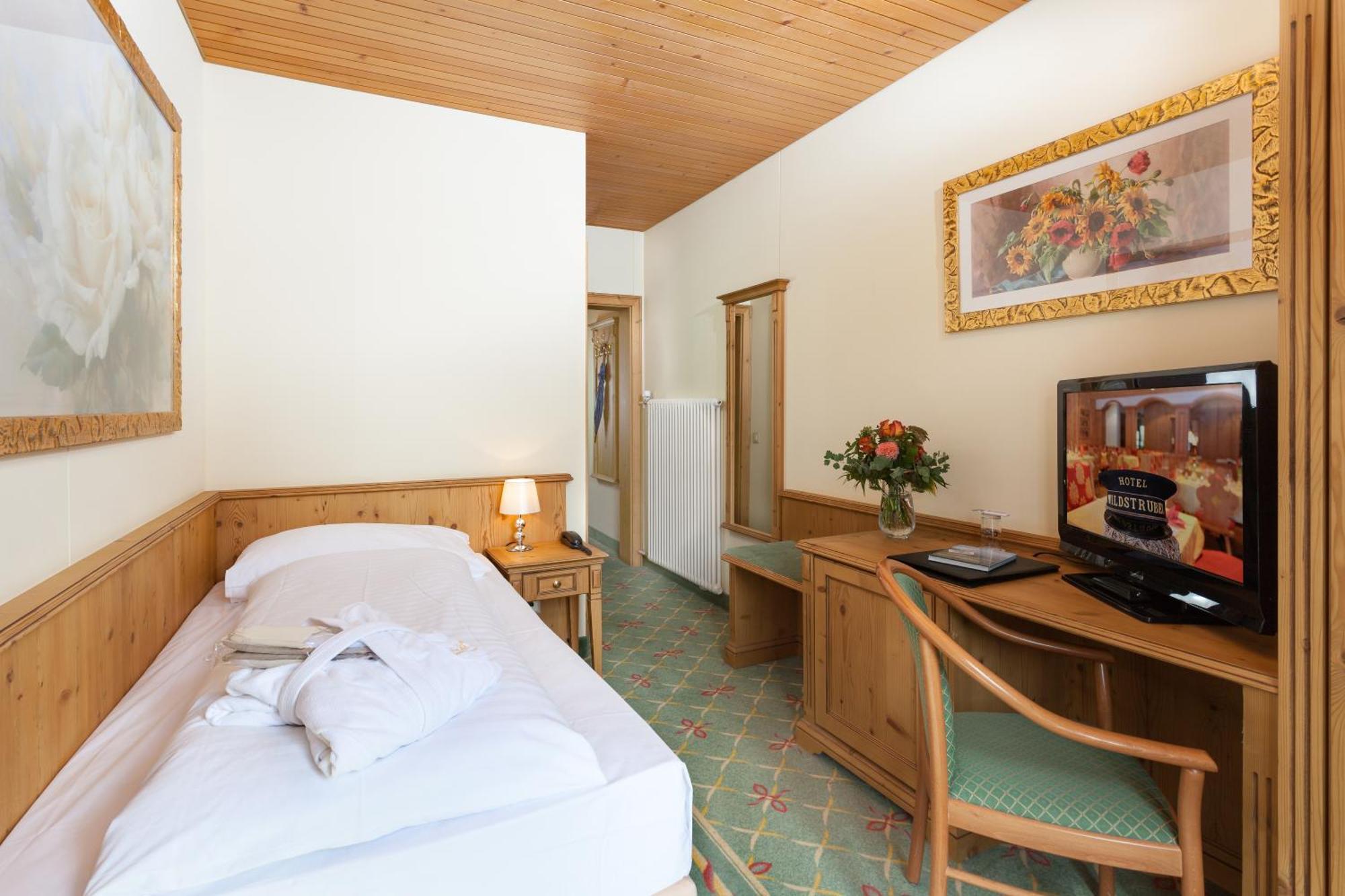 Sporthotel Wildstrubel Lenk Exteriör bild